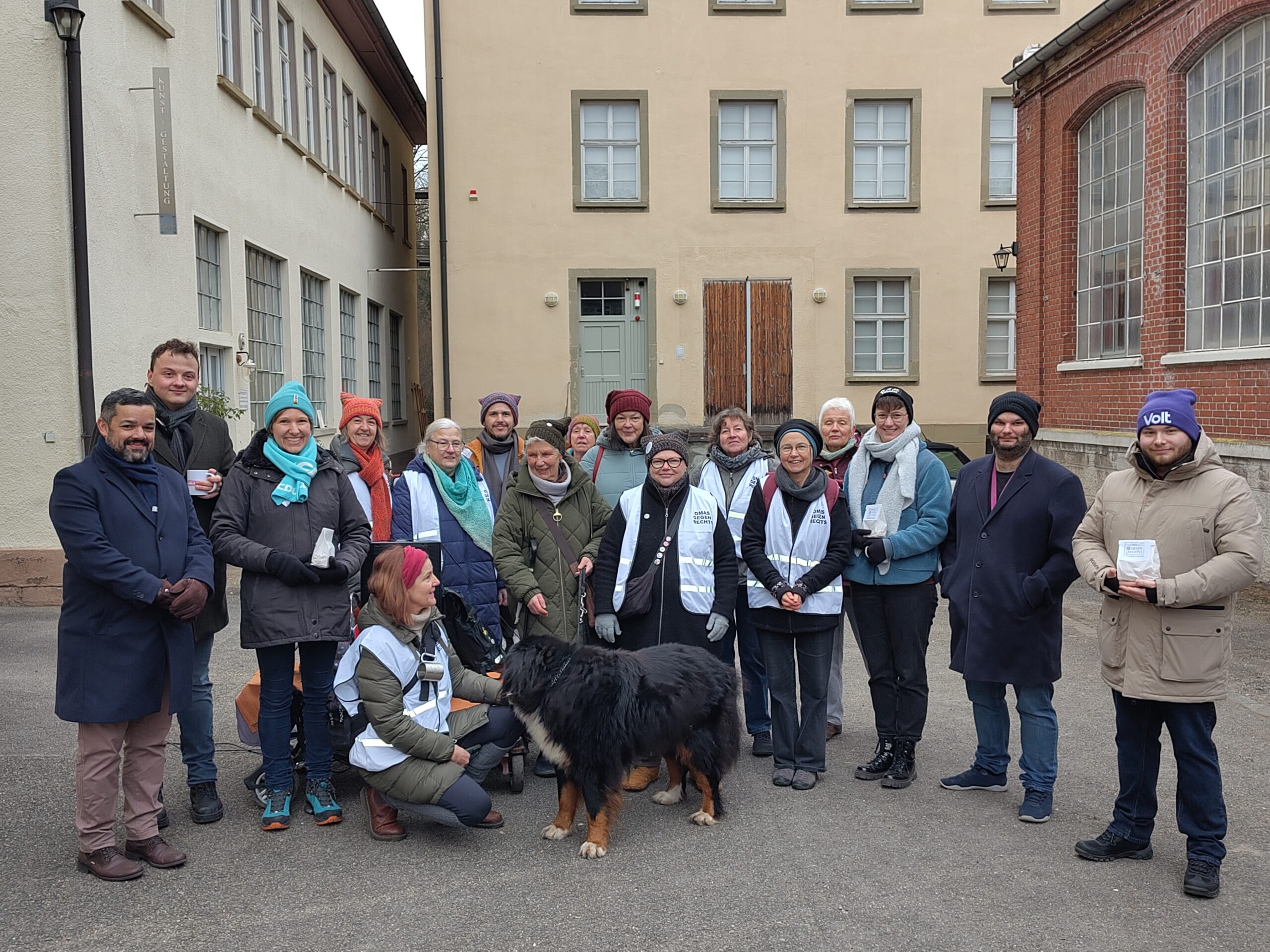 „Sind Werte politisch?“ – Ein Spaziergang auf dem Haller WerteWeg mit OMAS GEGEN RECHTS und Landtagskandidat:innen